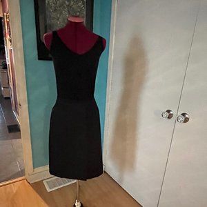 NWOT Deep Grey Tahari Pencil Skirt with Side Zippered Pockets and a Front Pleat